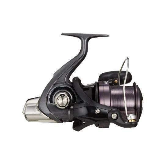 daiwa crosscast black reel Daiwa CrossCast 6000 Surfcasting Reel – ReelsDeal Fishing Sale NZ